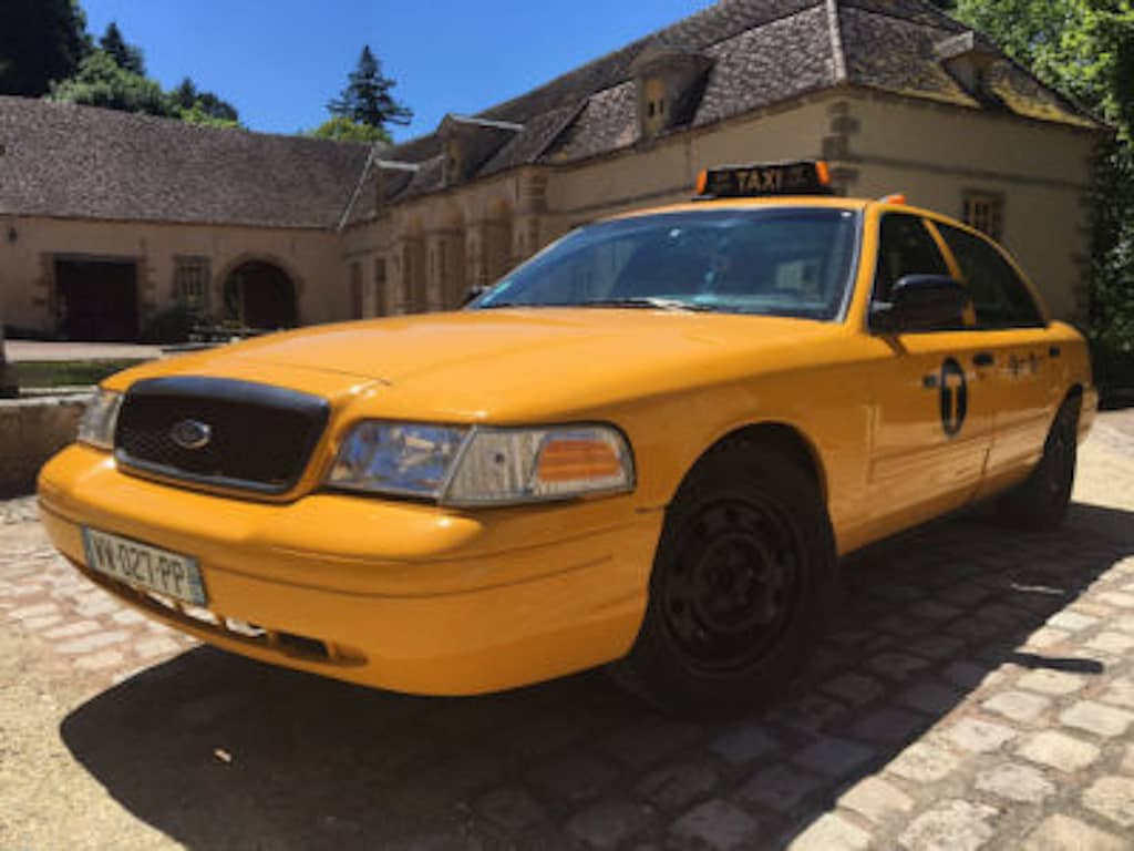 taxi new yorkais jaune crown victoria