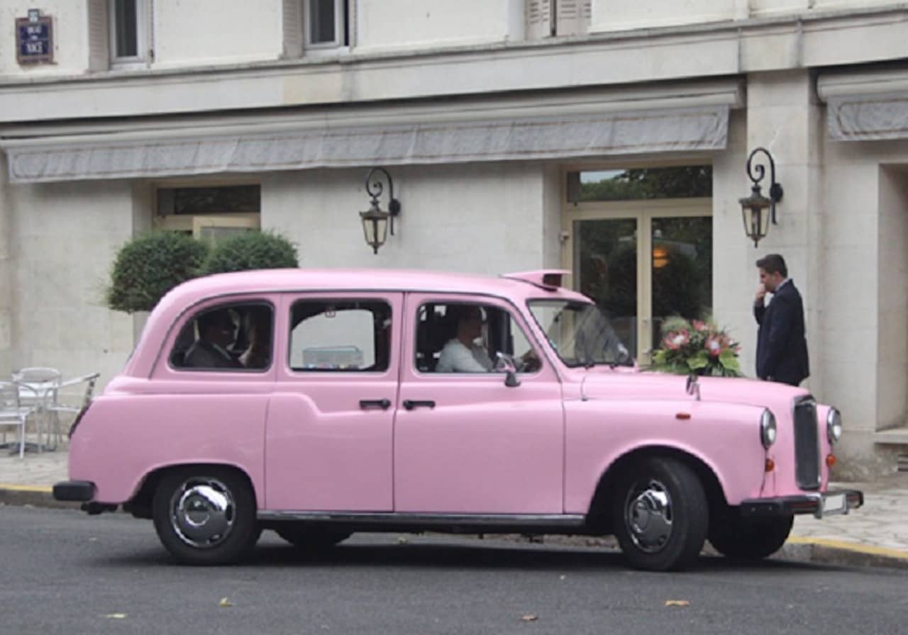 taxi-anglais-rose-location-avec-chauffeur-voiture-de-mariages