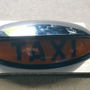 Taxi insigne noir avec vers orange taxis anglais piece detachee