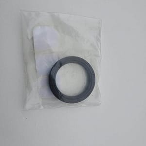 joint noir caoutchouc dans pochette plastique sur fonds blanc